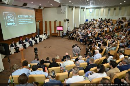 Управление современным мегаполисом: в Госдуме обсудили стратегию развития городов-миллионников и защиту прав граждан