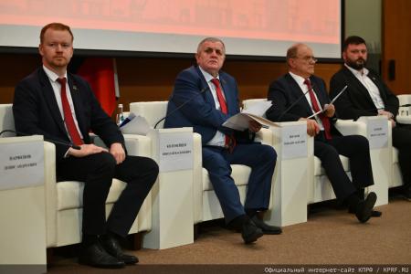 Управление современным мегаполисом: в Госдуме обсудили стратегию развития городов-миллионников и защиту прав граждан