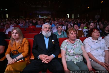 Под знаком пчелы — с Геннадием Зюгановым: экология, мёд и продовольственная безопасность