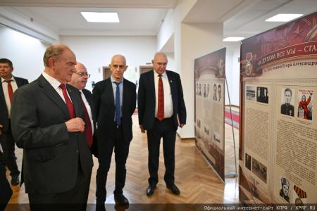 «Земля взывает к тишине...»: Выставка к вековому юбилею Егора Исаева открылась в стенах Госдумы