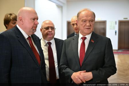 «Земля взывает к тишине...»: Выставка к вековому юбилею Егора Исаева открылась в стенах Госдумы