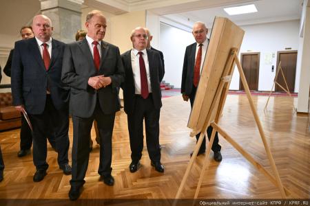 «Земля взывает к тишине...»: Выставка к вековому юбилею Егора Исаева открылась в стенах Госдумы