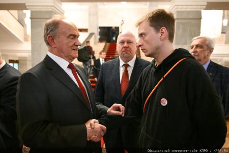 «Земля взывает к тишине...»: Выставка к вековому юбилею Егора Исаева открылась в стенах Госдумы