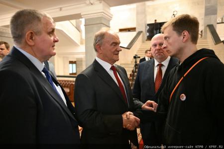 «Земля взывает к тишине...»: Выставка к вековому юбилею Егора Исаева открылась в стенах Госдумы