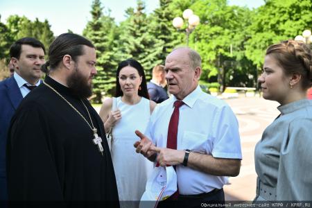 Под знаком пчелы — с Геннадием Зюгановым: экология, мёд и продовольственная безопасность