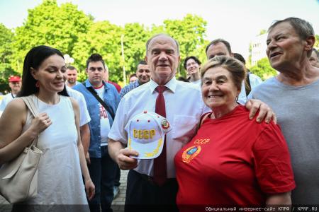 Под знаком пчелы — с Геннадием Зюгановым: экология, мёд и продовольственная безопасность