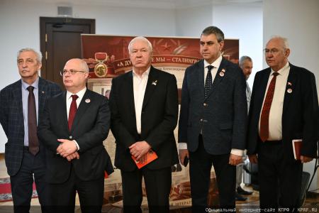 «Земля взывает к тишине...»: Выставка к вековому юбилею Егора Исаева открылась в стенах Госдумы