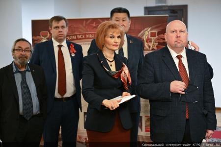 «Земля взывает к тишине...»: Выставка к вековому юбилею Егора Исаева открылась в стенах Госдумы