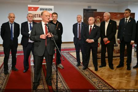 «Земля взывает к тишине...»: Выставка к вековому юбилею Егора Исаева открылась в стенах Госдумы