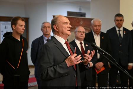 «Земля взывает к тишине...»: Выставка к вековому юбилею Егора Исаева открылась в стенах Госдумы