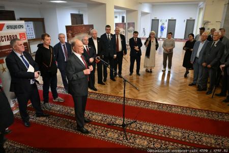 «Земля взывает к тишине...»: Выставка к вековому юбилею Егора Исаева открылась в стенах Госдумы