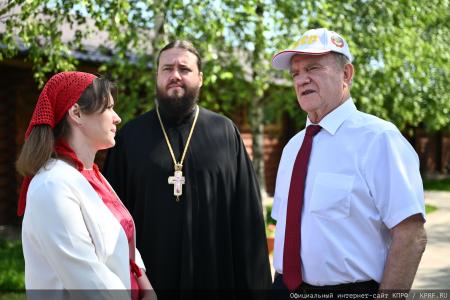 Под знаком пчелы — с Геннадием Зюгановым: экология, мёд и продовольственная безопасность