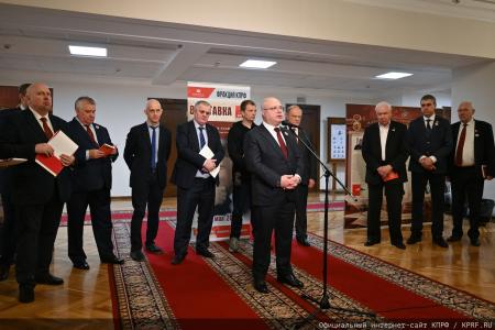 «Земля взывает к тишине...»: Выставка к вековому юбилею Егора Исаева открылась в стенах Госдумы