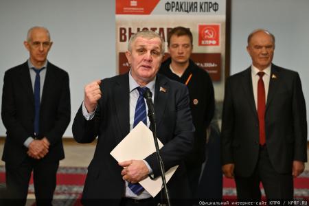 «Земля взывает к тишине...»: Выставка к вековому юбилею Егора Исаева открылась в стенах Госдумы