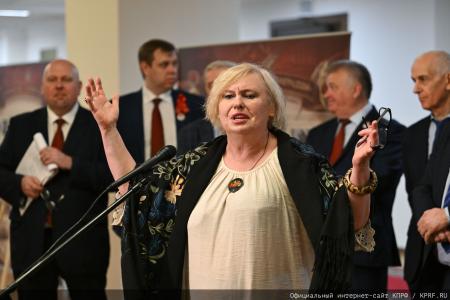 «Земля взывает к тишине...»: Выставка к вековому юбилею Егора Исаева открылась в стенах Госдумы