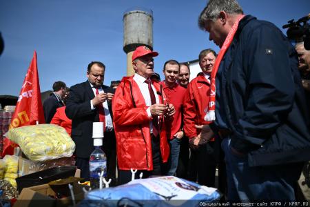 КПРФ - фронту. 14 мая отправлен 154-й гуманитарный конвой КПРФ