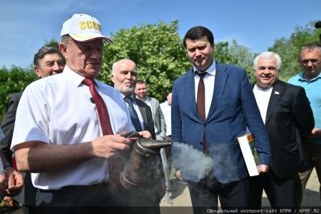 Под знаком пчелы — с Геннадием Зюгановым: экология, мёд и продовольственная безопасность