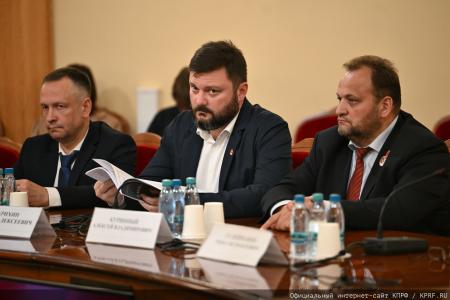 Долги «не от хорошей жизни»: на круглом столе КПРФ в Госдуме обсудили критическое состояние российской коммунальной системы