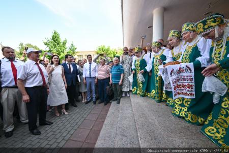 Под знаком пчелы — с Геннадием Зюгановым: экология, мёд и продовольственная безопасность