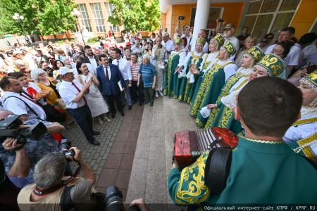 Под знаком пчелы — с Геннадием Зюгановым: экология, мёд и продовольственная безопасность