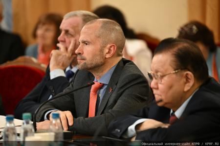 Долги «не от хорошей жизни»: на круглом столе КПРФ в Госдуме обсудили критическое состояние российской коммунальной системы