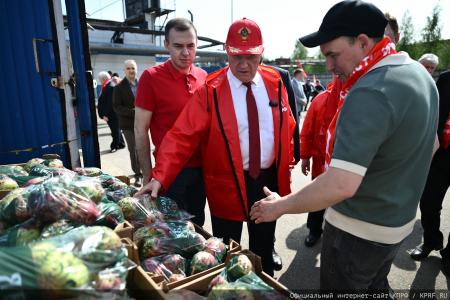 КПРФ - фронту. 14 мая отправлен 154-й гуманитарный конвой КПРФ
