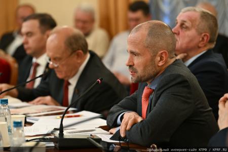 Долги «не от хорошей жизни»: на круглом столе КПРФ в Госдуме обсудили критическое состояние российской коммунальной системы