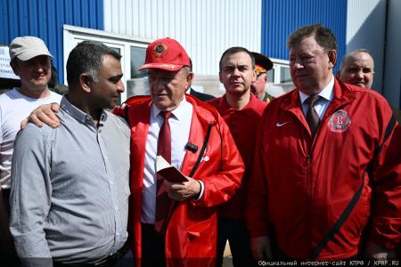 КПРФ - фронту. 14 мая отправлен 154-й гуманитарный конвой КПРФ