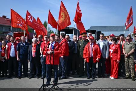 КПРФ - фронту. 14 мая отправлен 154-й гуманитарный конвой КПРФ