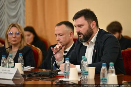 Долги «не от хорошей жизни»: на круглом столе КПРФ в Госдуме обсудили критическое состояние российской коммунальной системы