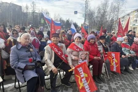 Ямальские коммунисты отпраздновали 81-ую годовщину Великой Победы под красными знаменами