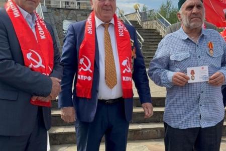 Знамя Победы над Ингушетией: ИРО КПРФ соединило память, заботу и патриотизм