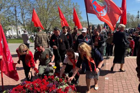 Коммунисты Севастополя отметили День Победы торжественным возложением цветов к Мемориалу героической обороны Севастополя 1941-1942 гг.