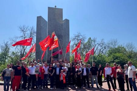 Красные Знамена на улицах донской столицы: в Ростове-на-Дону отметили 81-ю годовщину Победы советского народа в Великой Отечественной войне