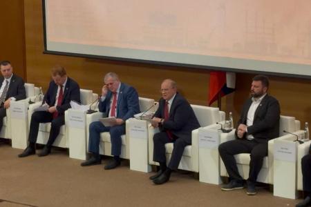 Лифт — в пропасть, кипяток — на дороги, нечистоты — в управу. Сергей Обухов охарактеризовал проблемы управления  Москвой и изложил рецепты от КПРФ