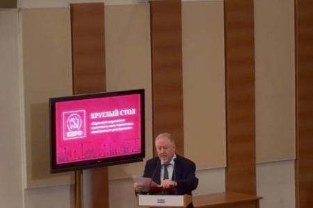 Лифт — в пропасть, кипяток — на дороги, нечистоты — в управу. Сергей Обухов охарактеризовал проблемы управления  Москвой и изложил рецепты от КПРФ