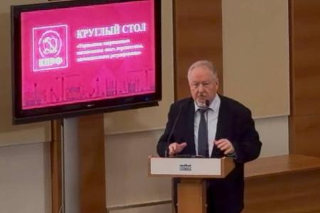 Лифт — в пропасть, кипяток — на дороги, нечистоты — в управу. Сергей Обухов охарактеризовал проблемы управления  Москвой и изложил рецепты от КПРФ