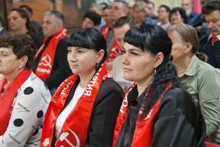 Коммунисты Алтайского края объявили о сборе подписей за отставку губернатора Виктора Томенко