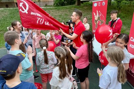 Самара. Патриотический урок «Знамя нашей Победы» в Промышленном районе ко дню рождения пионерии