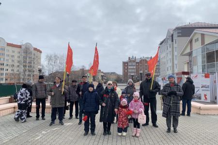 Ямальские коммунисты отпраздновали 81-ую годовщину Великой Победы под красными знаменами