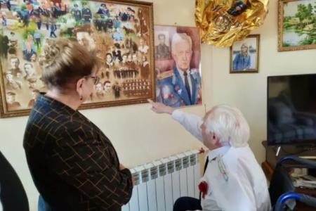 Ольга Алимова совместно с коммунистами Энгельсского райкома КПРФ встретились с ветераном Великой Отечественной войны Евгением Ильичом Федяевым