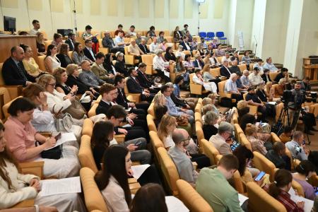 Управление современным мегаполисом: опыт, перспективы, законодательное регулирование. Круглый стол фракции КПРФ в Госдуме