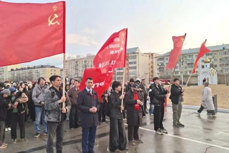 Помните! Через века, через года… Коммунисты Якутии провели серию акций в честь Дня Победы
