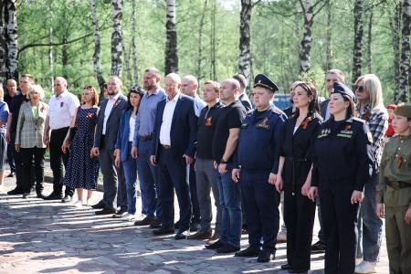 Рязань. Коммунисты приняли участие в эколого-патриотической акции «Сад памяти»