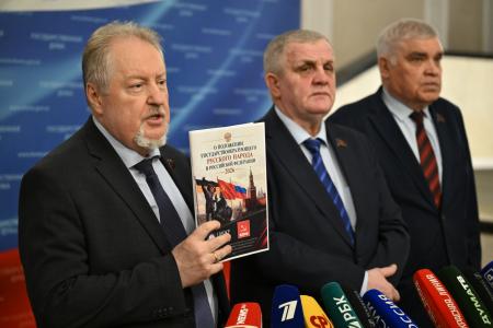 Предваряя пленарное заседание Государственной Думы, Н.В. Коломейцев, С.П. Обухов и А.А. Алехин выступили перед журналистами