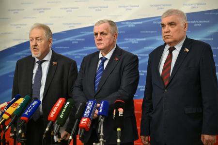 Предваряя пленарное заседание Государственной Думы, Н.В. Коломейцев, С.П. Обухов и А.А. Алехин выступили перед журналистами