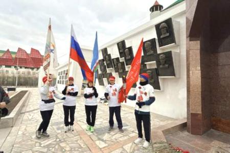 Якутия. Коммунисты дали старт традиционному забегу в честь Великой Победы