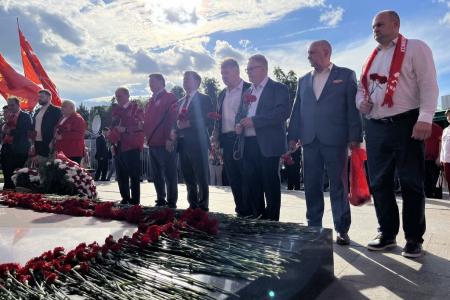Руководитель фракции КПРФ в Мособлдуме Александр Наумов выступил на митинге в Москве, посвященном Дню памяти и скорби