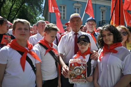 Подмосковные коммунисты: Наш труд посвящен Родине и трудовому народу!