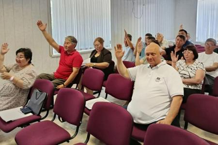 Республика Калмыкия. Николай Нуров представил депутатам Ики-Бурульского РМО проект решения о централизованном  водоснабжении